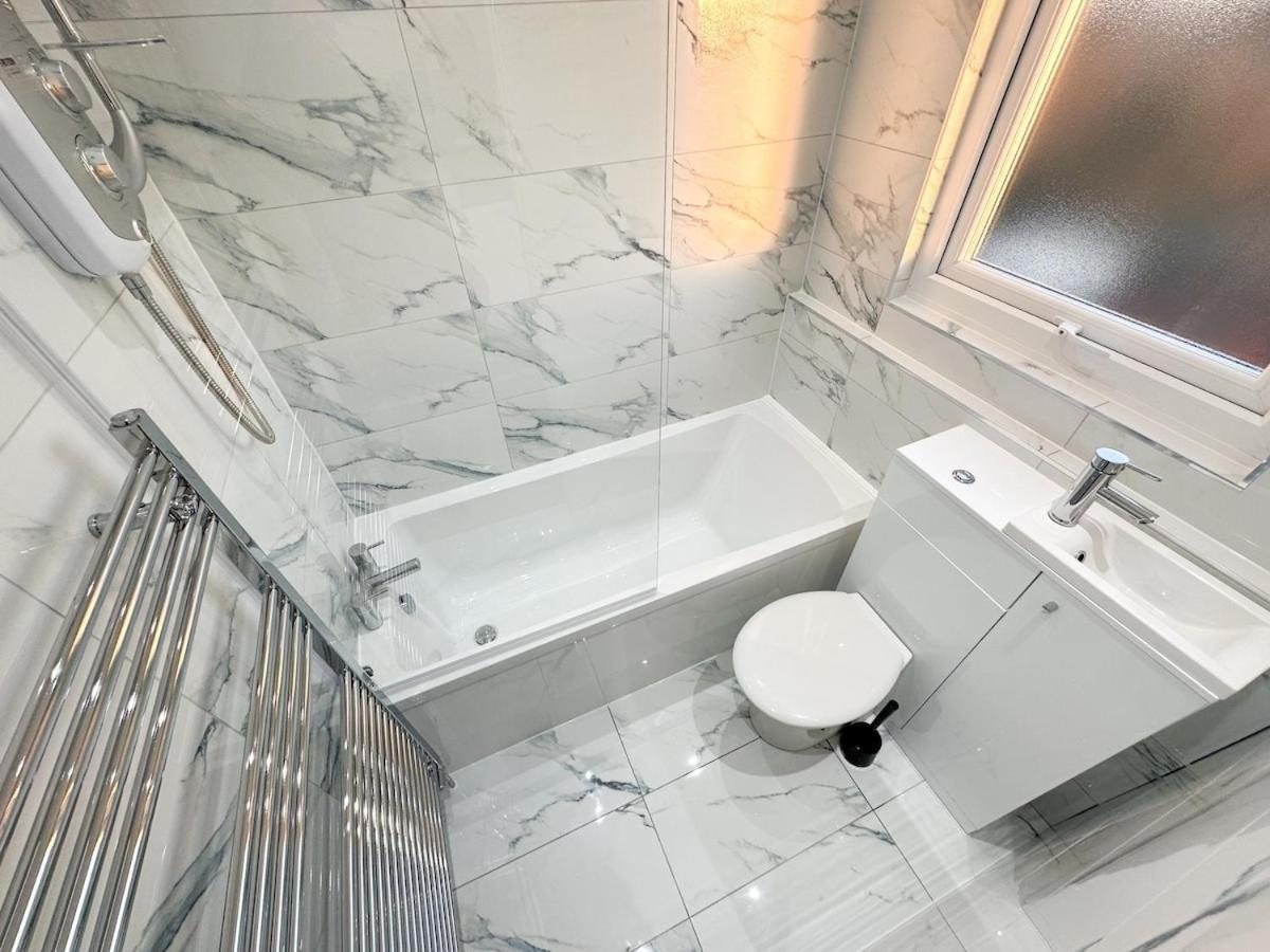 Contractors Dream, 4 Bedroom 2 Bathroom Liverpool Exterior foto