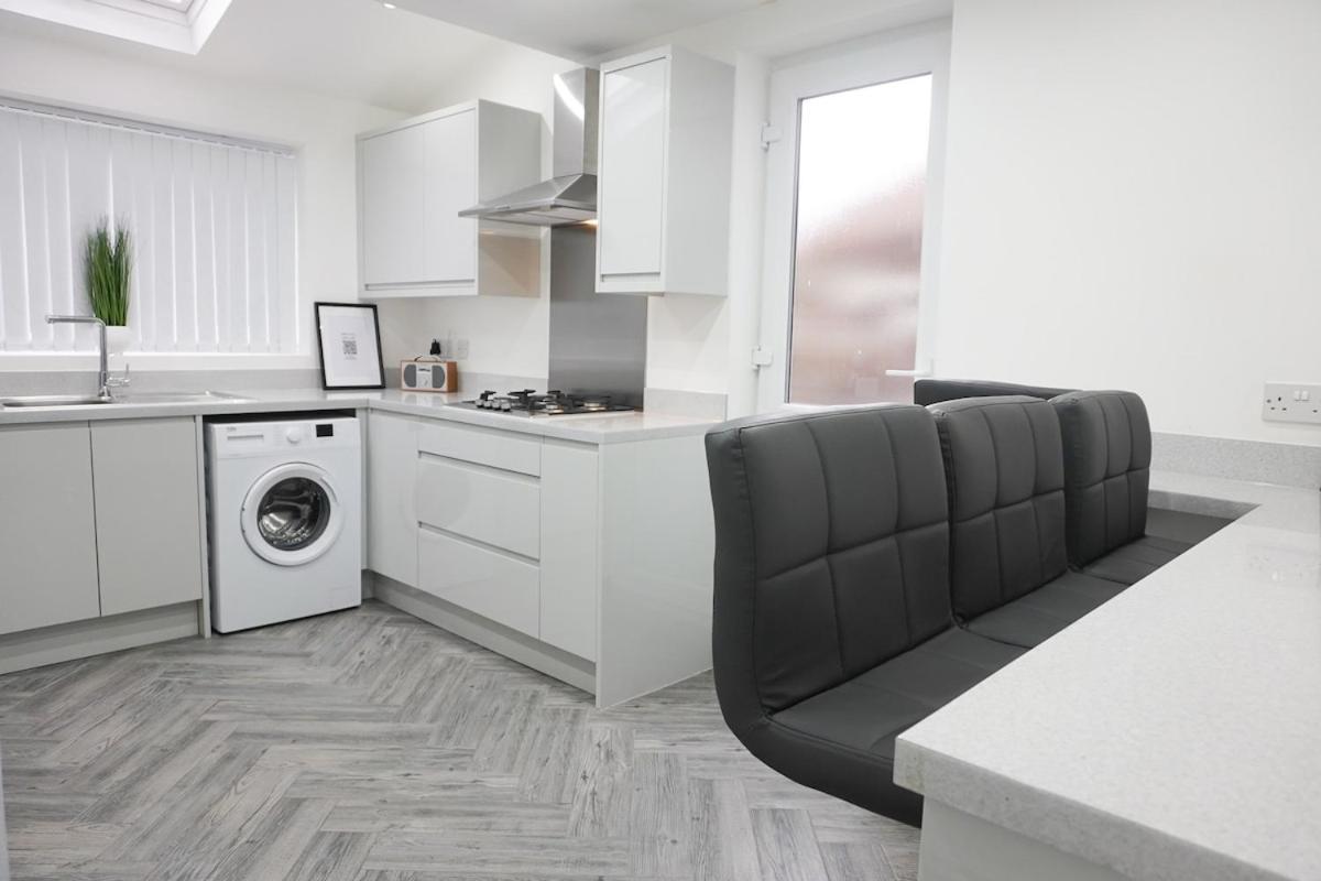 Contractors Dream, 4 Bedroom 2 Bathroom Liverpool Exterior foto
